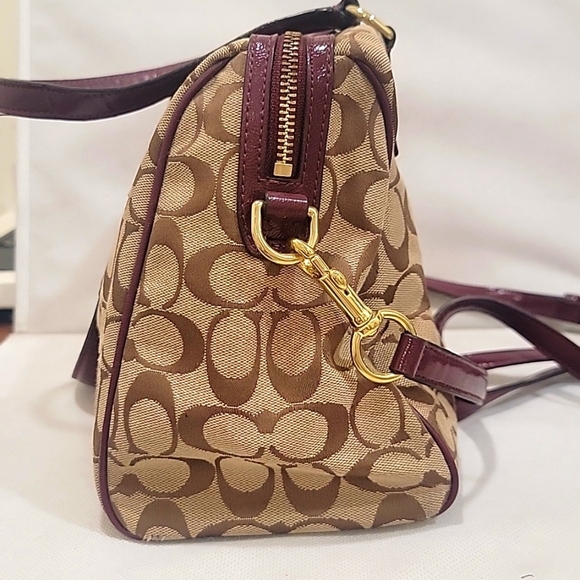 COACH SIGNATURE "C" CROSSBODY TAN & BURGANDY HANDBAG - Picture 3 of 9